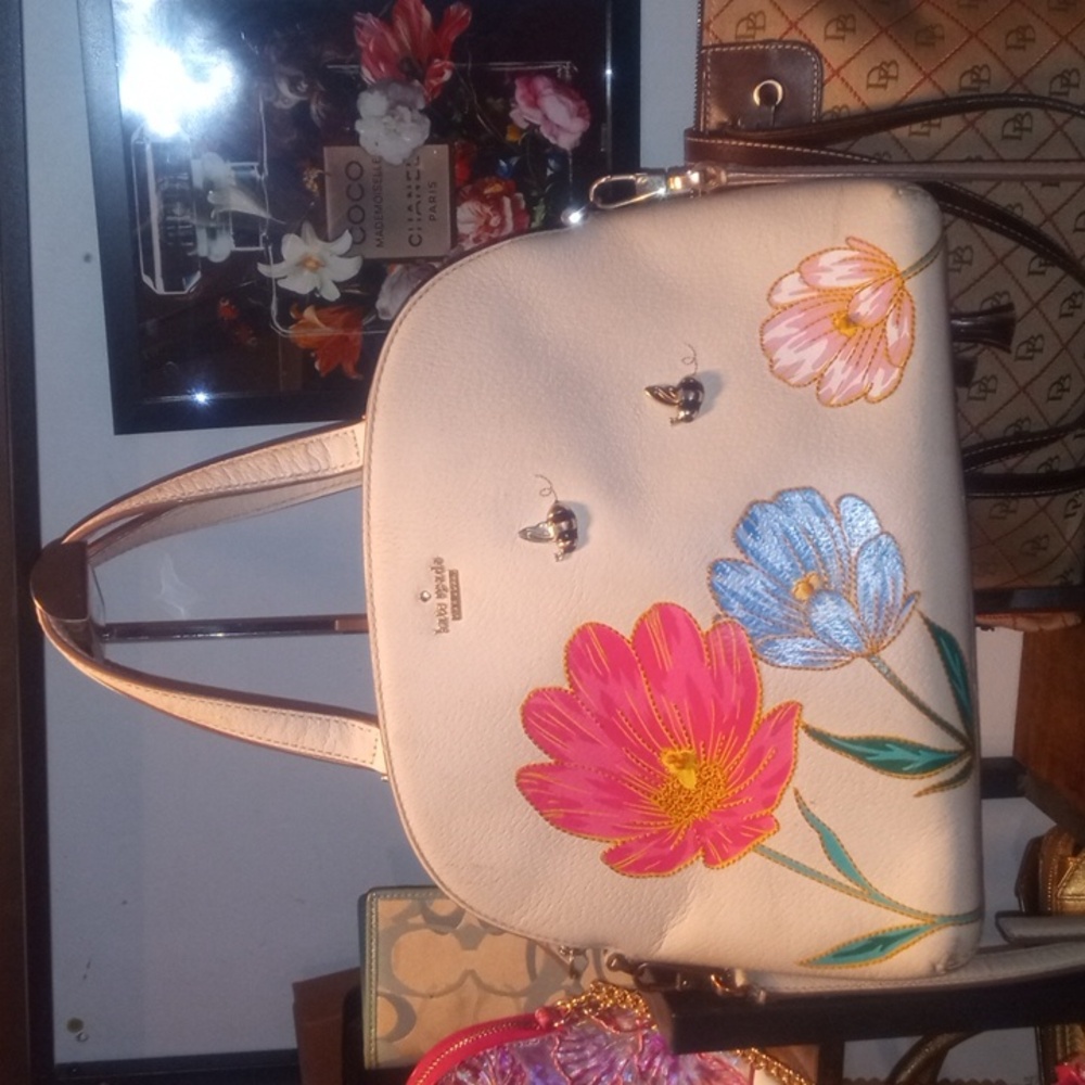 kate spade | Picnic Perfect Bee Lottie Handbag | GUC- see description - Picture 2 of 14